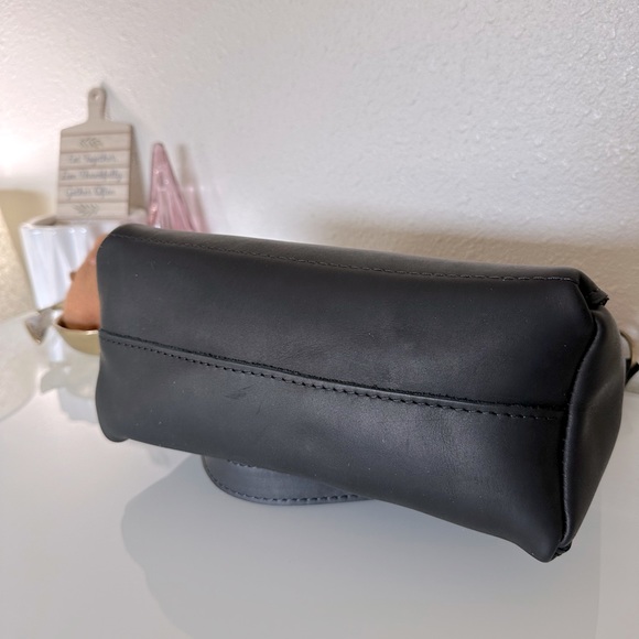 NWOT 🖤 Portland Leather Triangle Zip Bag in Elegant Smooth Black Color. - Picture 5 of 6